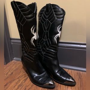 Embroidery Spider Webs Metal Pointed Toe Boots